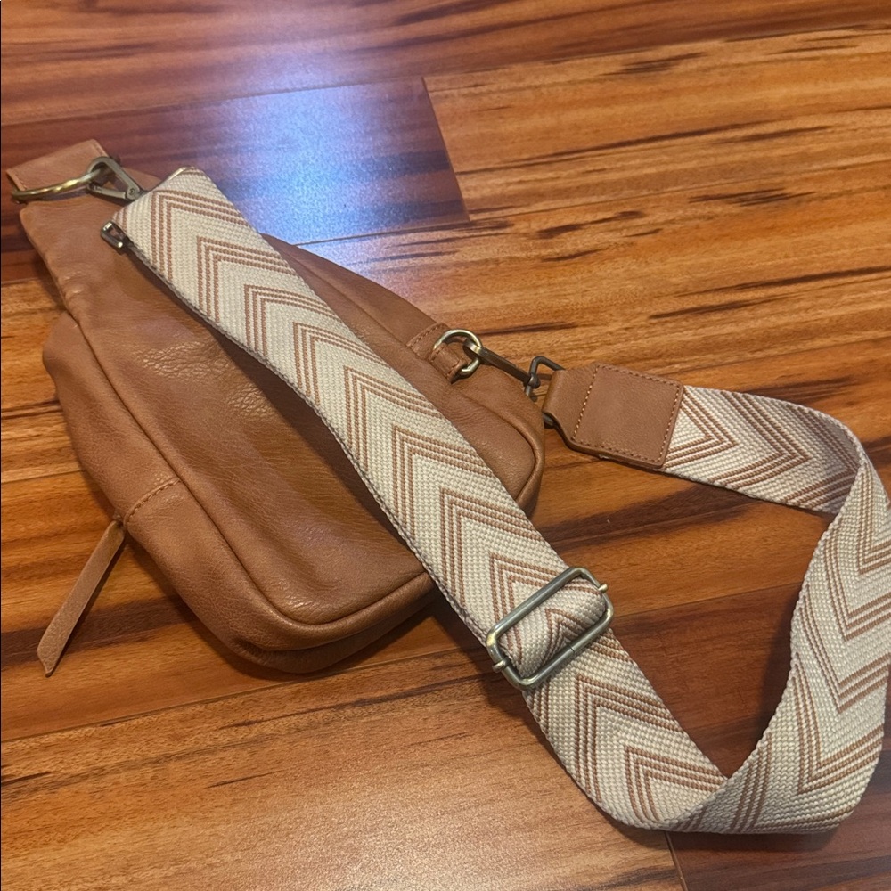 Urban Originals Tan Crossbody Sling Bag with Beige Chevron Strap - Picture 4 of 4